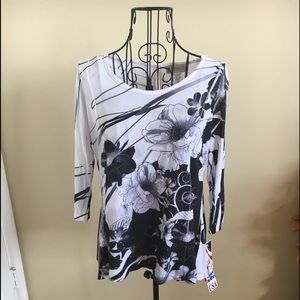 NEW IMPULSE white and black flowered top